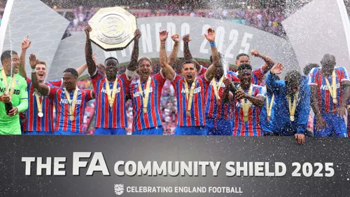 crystal-palace-celebrate-250810g-1200