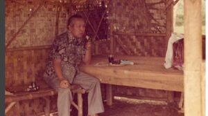presiden-ke-2-ri-soeharto-saat-berkunjung-ke-daerah-rumpin_20180723_135501