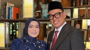 Uya Kuya bersama istri
